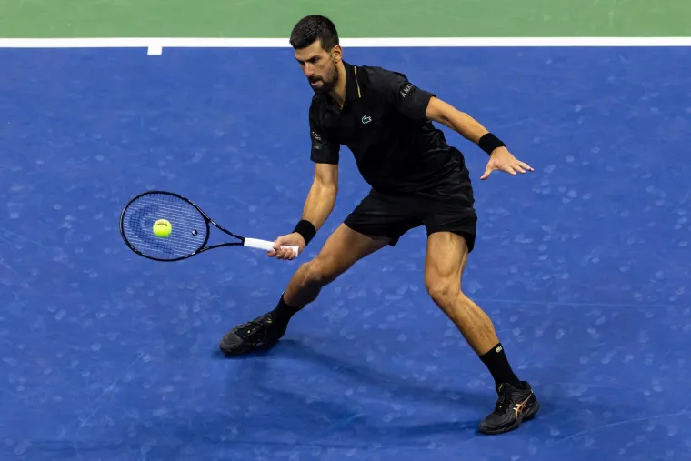 Publika pljeskala Đokovićevim promašajima, a on im slao poljupce: Na kraju pao i pobjednički ples