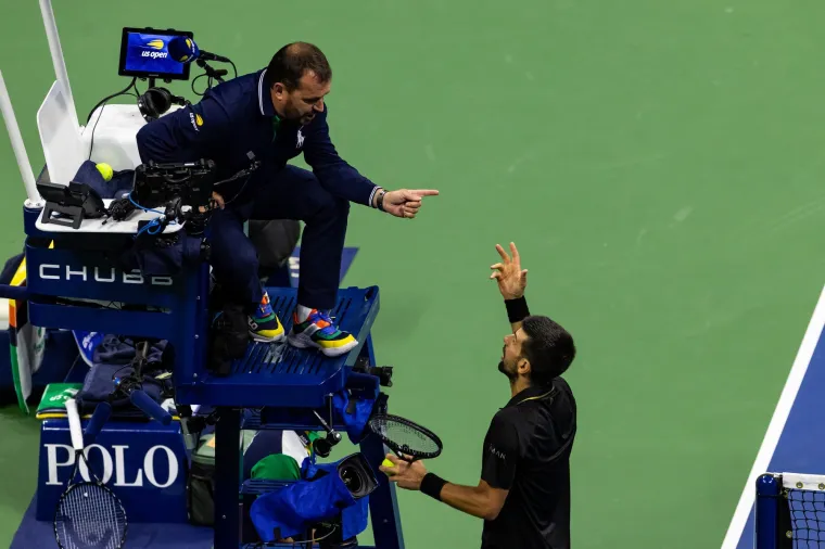 Publika pljeskala Đokovićevim promašajima, a on im slao poljupce: Na kraju pao i pobjednički ples