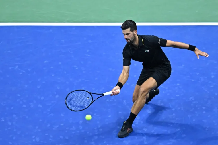 Publika pljeskala Đokovićevim proma&scaron;ajima, a on im slao poljupce: Na kraju pao i pobjednički ples