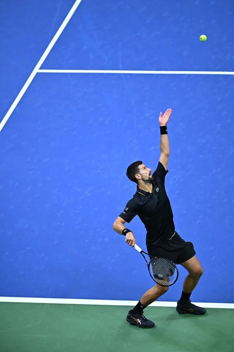 Publika pljeskala Đokovićevim proma&scaron;ajima, a on im slao poljupce: Na kraju pao i pobjednički ples