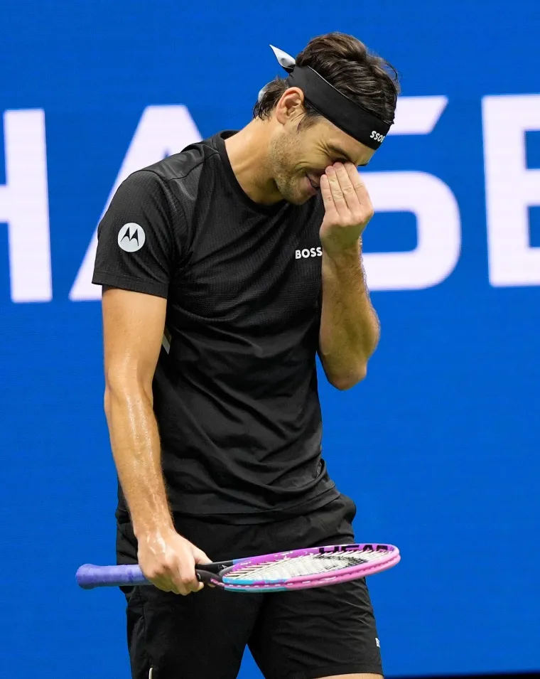 Publika pljeskala Đokovićevim proma&scaron;ajima, a on im slao poljupce: Na kraju pao i pobjednički ples