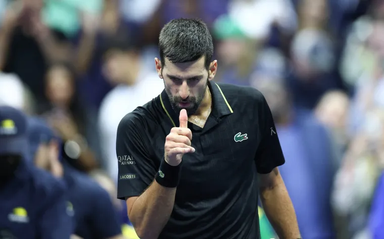 Publika pljeskala Đokovićevim promašajima, a on im slao poljupce: Na kraju pao i pobjednički ples