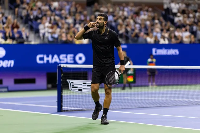 Publika pljeskala Đokovićevim proma&scaron;ajima, a on im slao poljupce: Na kraju pao i pobjednički ples