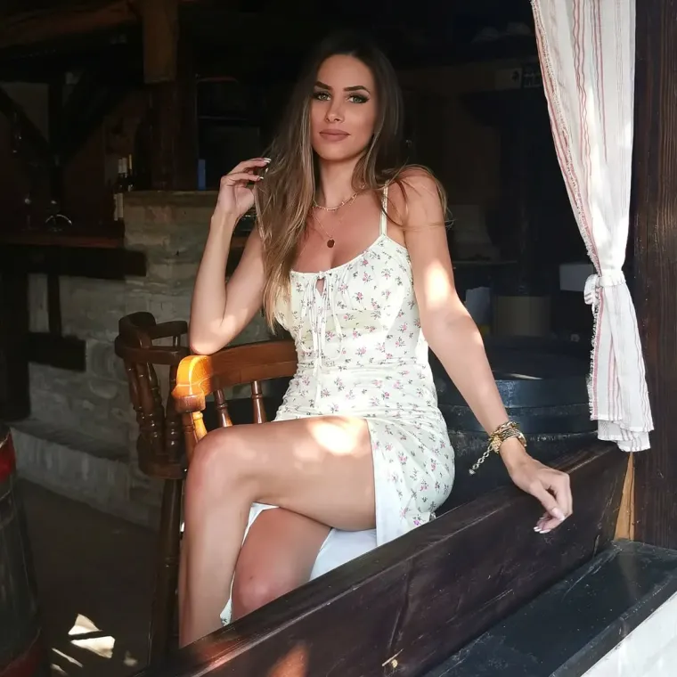 Čitala bodove na Dori pa zaludila Hrvate: Sanja u kupaćem kostimu izgleda kao 'morska vila'