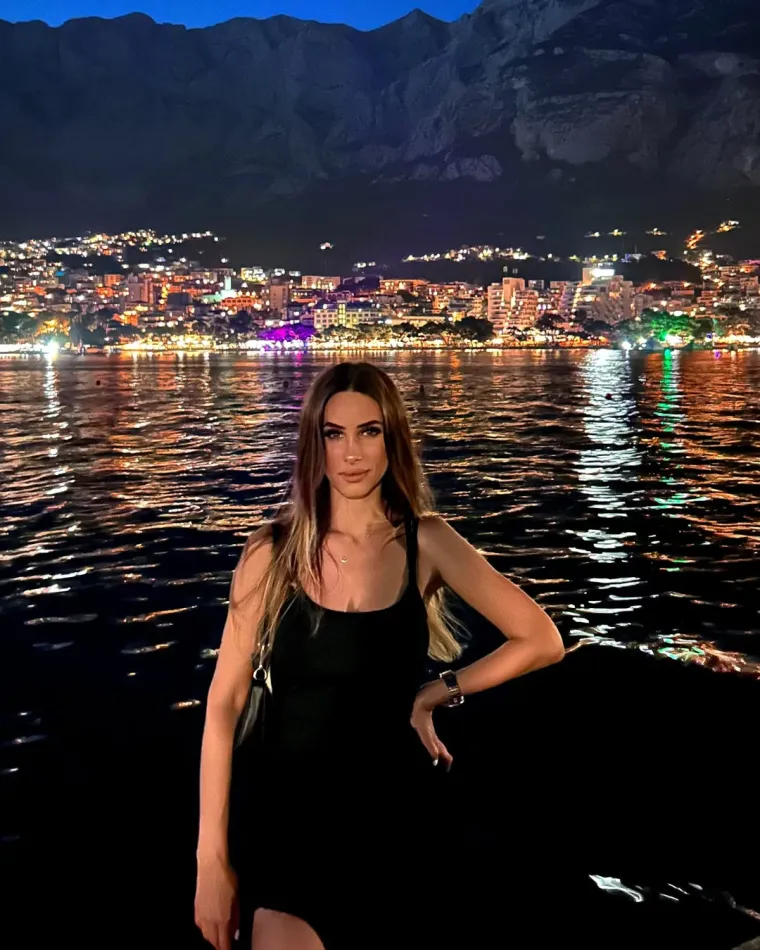 Čitala bodove na Dori pa zaludila Hrvate: Sanja u kupaćem kostimu izgleda kao 'morska vila'