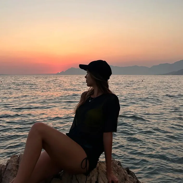 Čitala bodove na Dori pa zaludila Hrvate: Sanja u kupaćem kostimu izgleda kao 'morska vila'