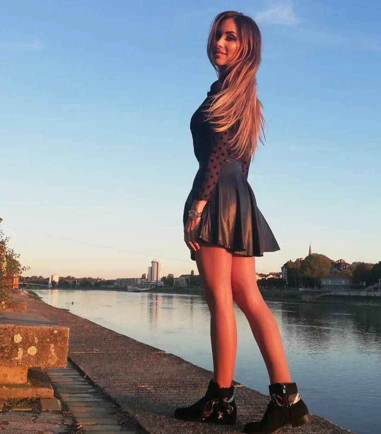 Čitala bodove na Dori pa zaludila Hrvate: Sanja u kupaćem kostimu izgleda kao 'morska vila'