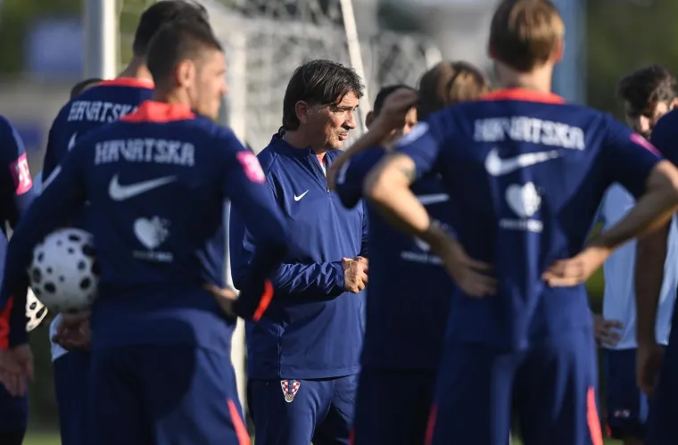 Peri&scaron;ić pokazao čudne fleke na nogama, a jedan detalj mogao bi nas zabrinuti: Drži li se to Vatreni za zadnju ložu?