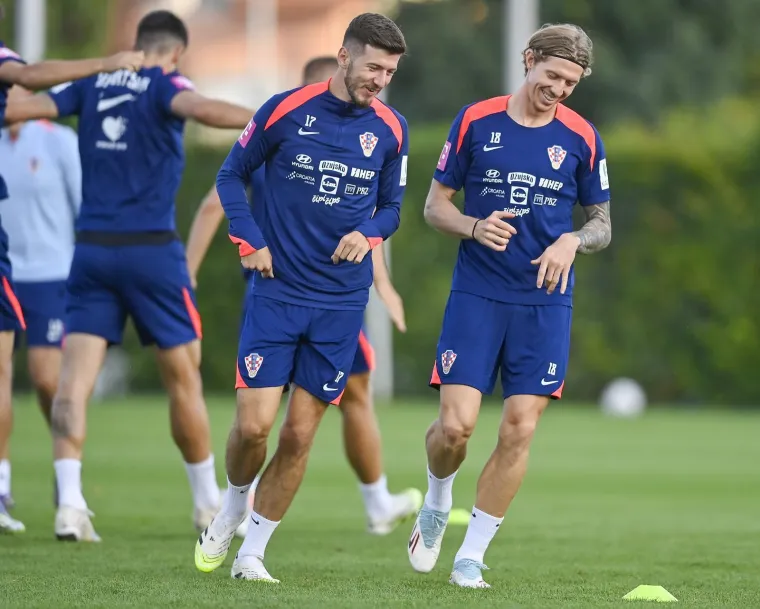 Peri&scaron;ić pokazao čudne fleke na nogama, a jedan detalj mogao bi nas zabrinuti: Drži li se to Vatreni za zadnju ložu?