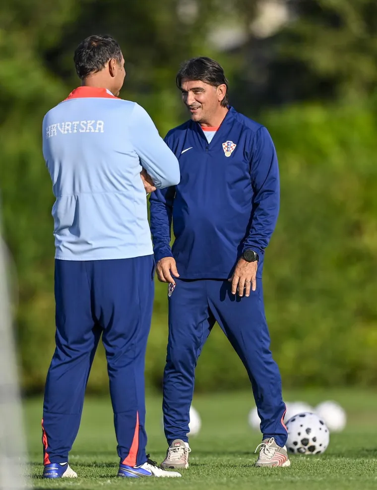 Peri&scaron;ić pokazao čudne fleke na nogama, a jedan detalj mogao bi nas zabrinuti: Drži li se to Vatreni za zadnju ložu?