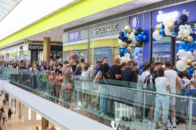 Dinamovi su se igrači pojavili u trgovačkom centru i potpuno raspametili navijače