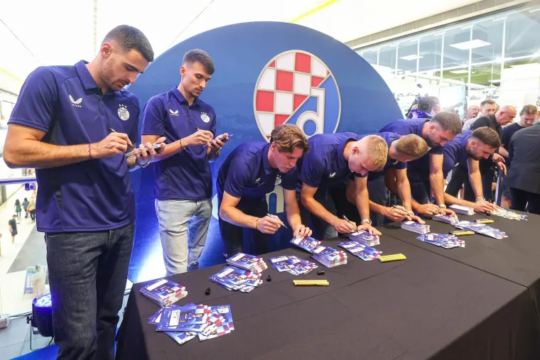 Dinamovi su se igrači pojavili u trgovačkom centru i potpuno raspametili navijače