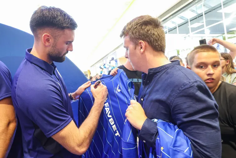 Dinamovi su se igrači pojavili u trgovačkom centru i potpuno raspametili navijače