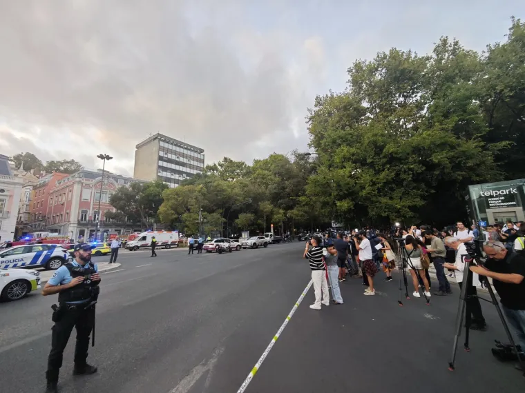 Pogledajte mučne prizore nakon nesreće u Portugalu: Preživjeli su iskakali kroz prozore