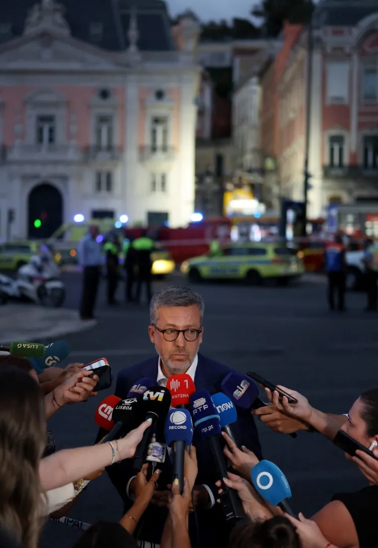 Pogledajte mučne prizore nakon nesreće u Portugalu: Preživjeli su iskakali kroz prozore