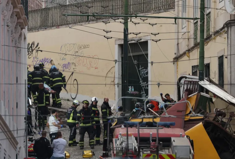 Pogledajte mučne prizore nakon nesreće u Portugalu: Preživjeli su iskakali kroz prozore