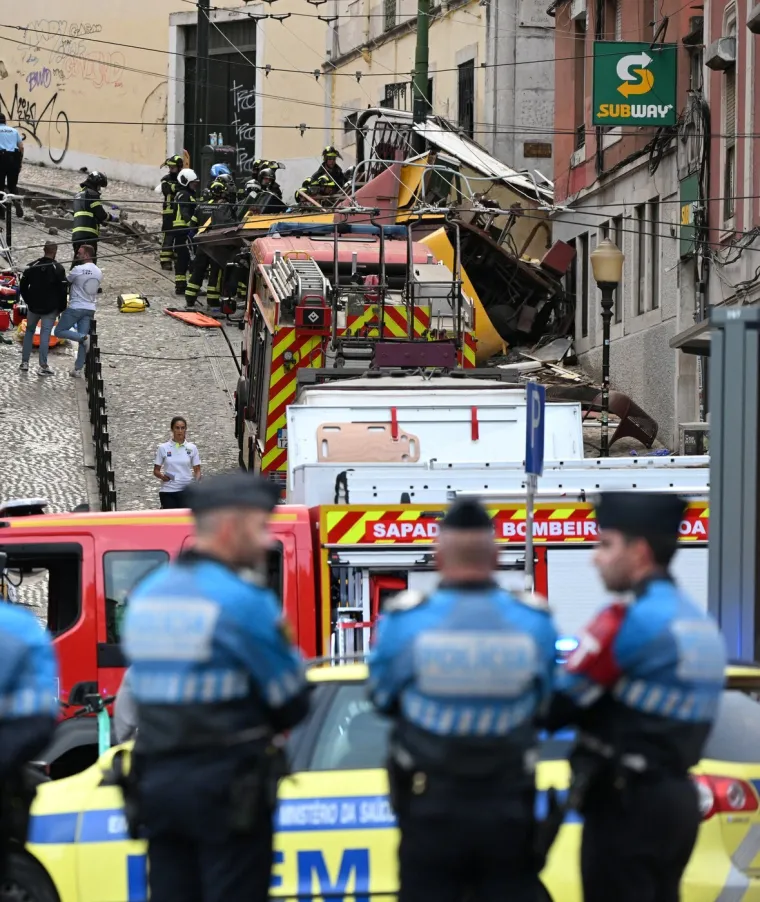 Pogledajte mučne prizore nakon nesreće u Portugalu: Preživjeli su iskakali kroz prozore
