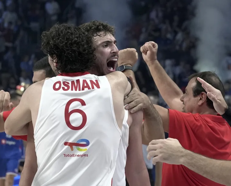 Srbi u očaju! Pognute glave, &scaron;ok i nevjerica, spu&scaron;teni pogledi i sakrivanje lica