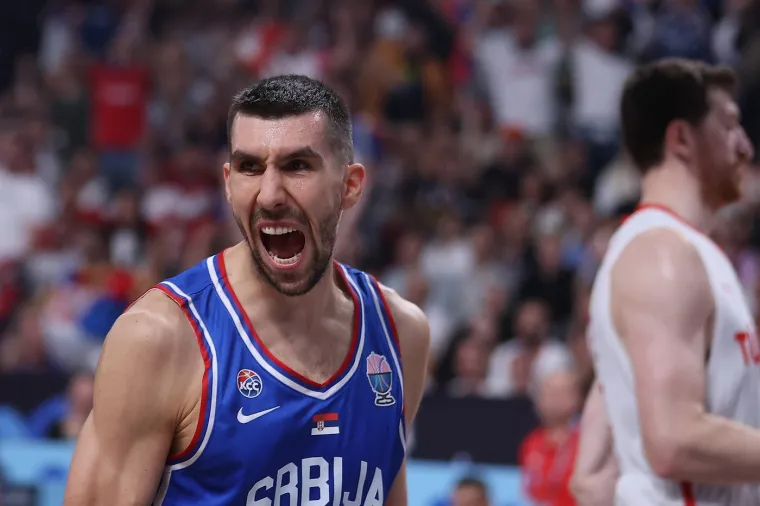 Srbi u očaju! Pognute glave, šok i nevjerica, spušteni pogledi i sakrivanje lica