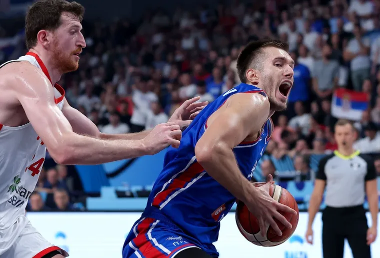 Srbi u očaju! Pognute glave, šok i nevjerica, spušteni pogledi i sakrivanje lica