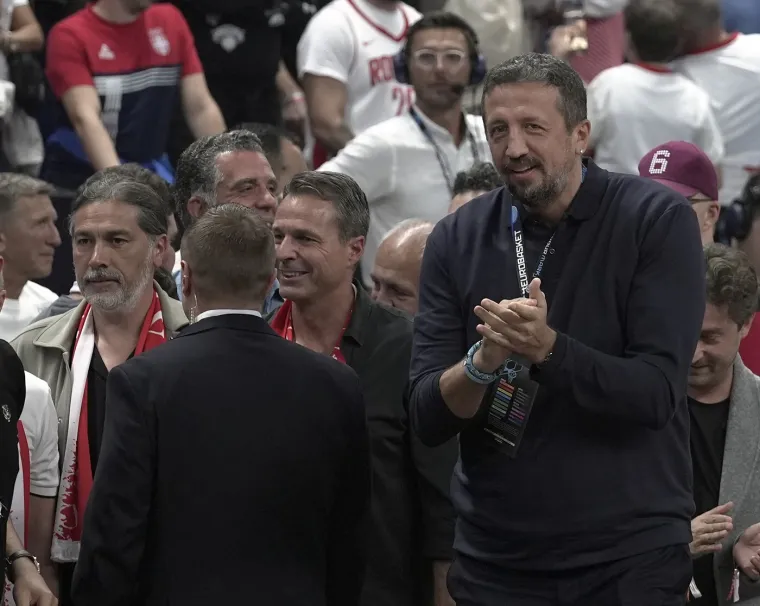 Srbi u očaju! Pognute glave, &scaron;ok i nevjerica, spu&scaron;teni pogledi i sakrivanje lica