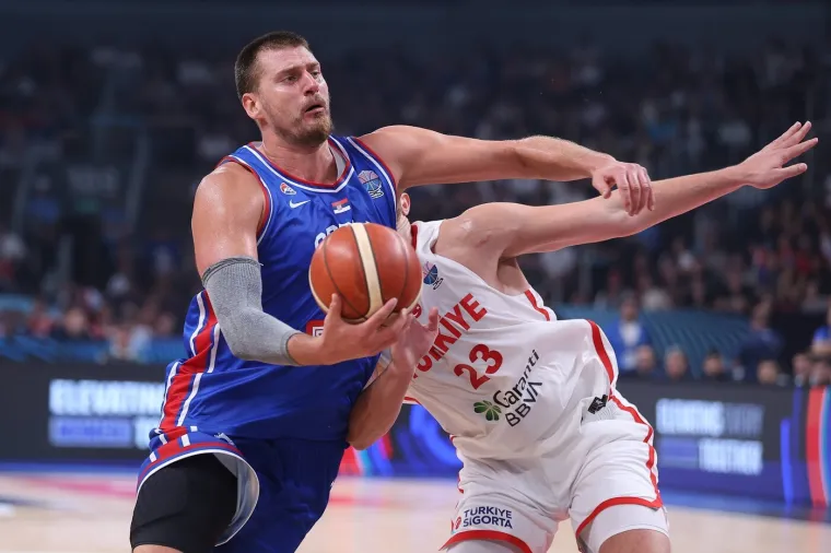 Srbi u očaju! Pognute glave, &scaron;ok i nevjerica, spu&scaron;teni pogledi i sakrivanje lica