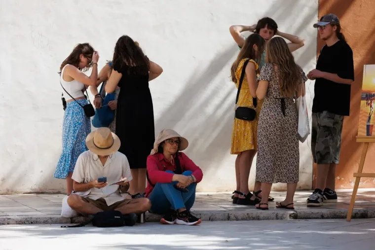 Zbog nje svi su pali u drugi plan: Zgodna crnka izdominirala na zadarskoj špici