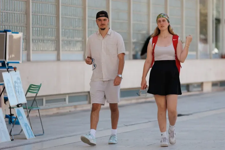 Zbog nje svi su pali u drugi plan: Zgodna crnka izdominirala na zadarskoj špici