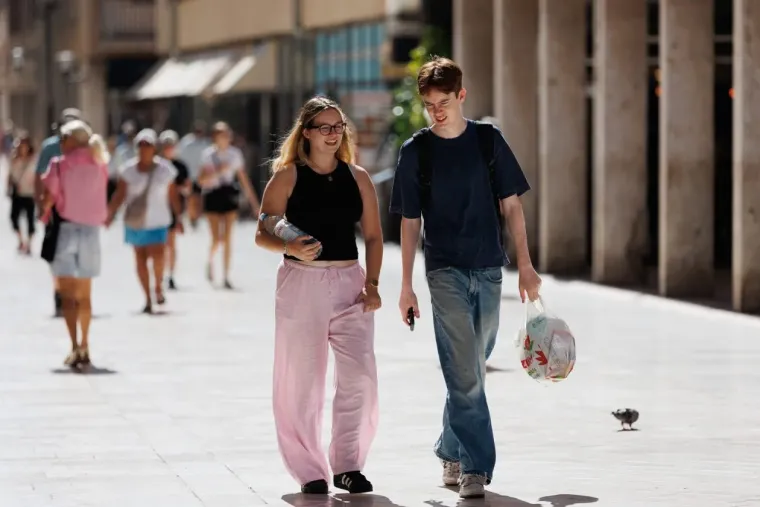 Zbog nje svi su pali u drugi plan: Zgodna crnka izdominirala na zadarskoj špici