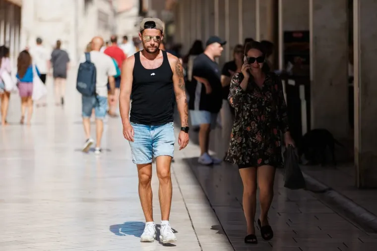 Zbog nje svi su pali u drugi plan: Zgodna crnka izdominirala na zadarskoj &scaron;pici