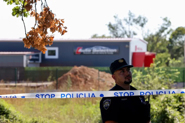 Vlasnik luksuznog autosalona propucan s dva metka: Ovo je mjesto zločina kraj Zadra