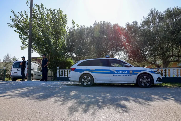 Vlasnik luksuznog autosalona propucan s dva metka: Ovo je mjesto zločina kraj Zadra