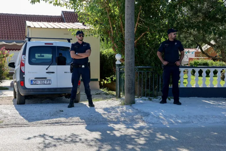 Vlasnik luksuznog autosalona propucan s dva metka: Ovo je mjesto zločina kraj Zadra