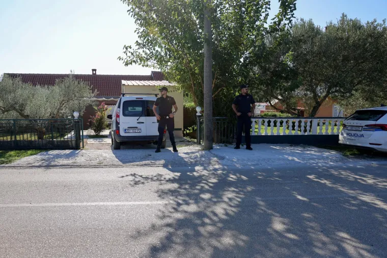 Vlasnik luksuznog autosalona propucan s dva metka: Ovo je mjesto zločina kraj Zadra