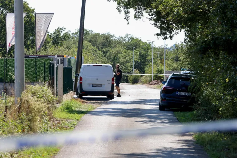 Vlasnik luksuznog autosalona propucan s dva metka: Ovo je mjesto zločina kraj Zadra