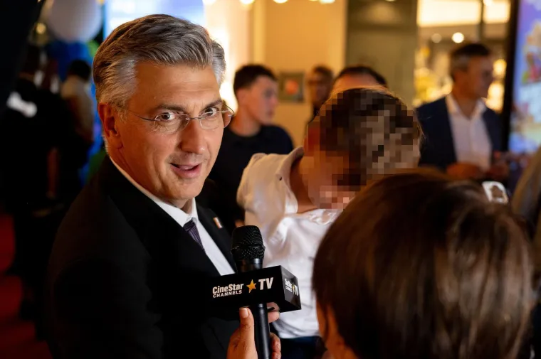 Krema domaće scene na promociji u Zagrebu: Plenković doveo sina, a lijepa glumica solirala