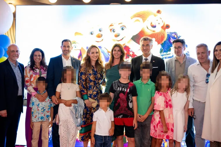 Krema domaće scene na promociji u Zagrebu: Plenković doveo sina, a lijepa glumica solirala