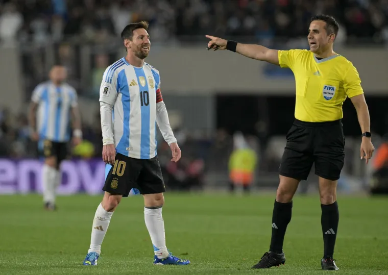 Fotografije za povijest: Messi pozdravio Argentinu, jasno se vidi i tko ga je ispratio s tribina