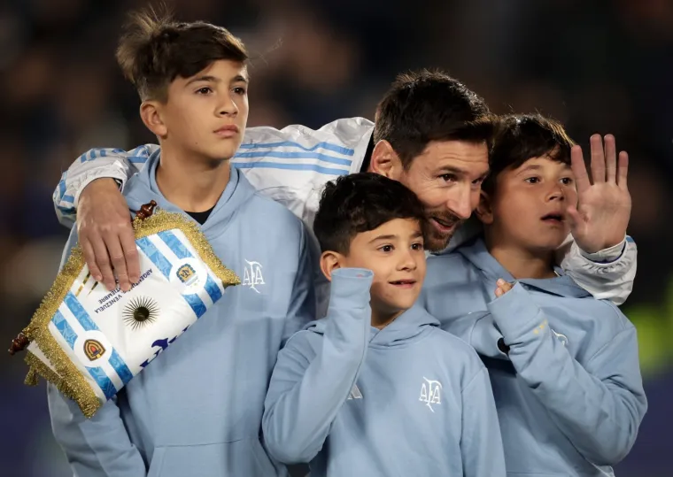 Fotografije za povijest: Messi pozdravio Argentinu, jasno se vidi i tko ga je ispratio s tribina