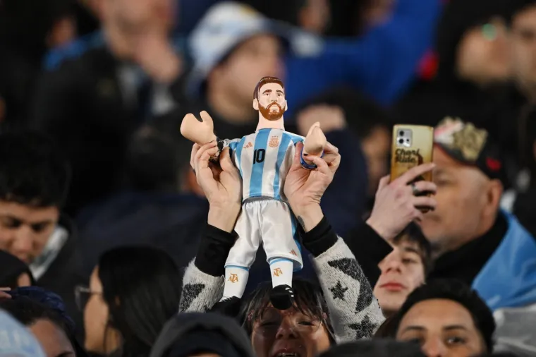 Fotografije za povijest: Messi pozdravio Argentinu, jasno se vidi i tko ga je ispratio s tribina