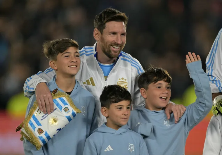 Fotografije za povijest: Messi pozdravio Argentinu, jasno se vidi i tko ga je ispratio s tribina