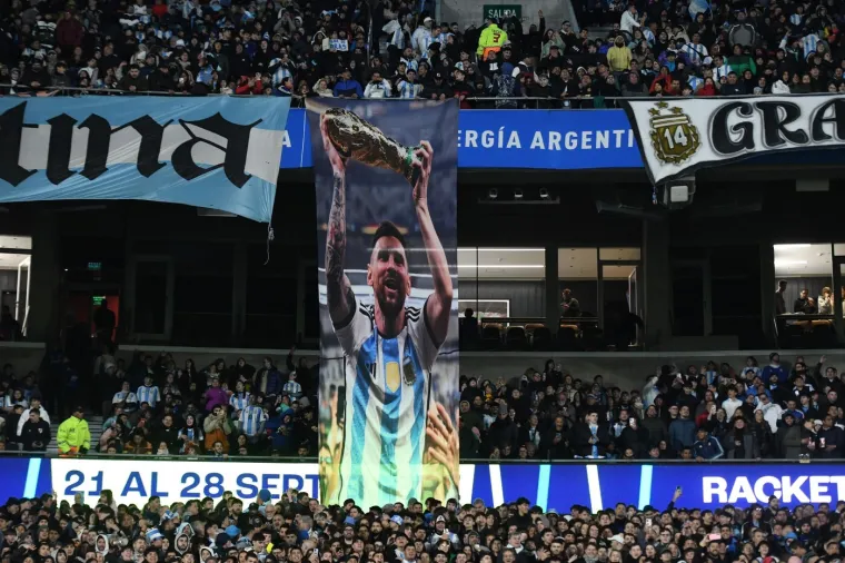 Fotografije za povijest: Messi pozdravio Argentinu, jasno se vidi i tko ga je ispratio s tribina