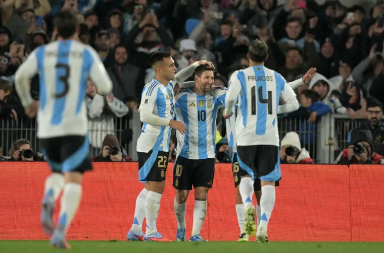 Fotografije za povijest: Messi pozdravio Argentinu, jasno se vidi i tko ga je ispratio s tribina