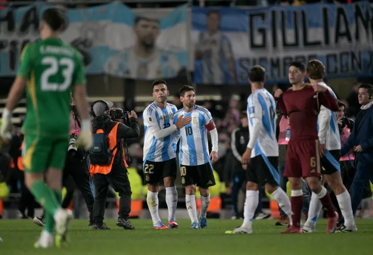 Fotografije za povijest: Messi pozdravio Argentinu, jasno se vidi i tko ga je ispratio s tribina