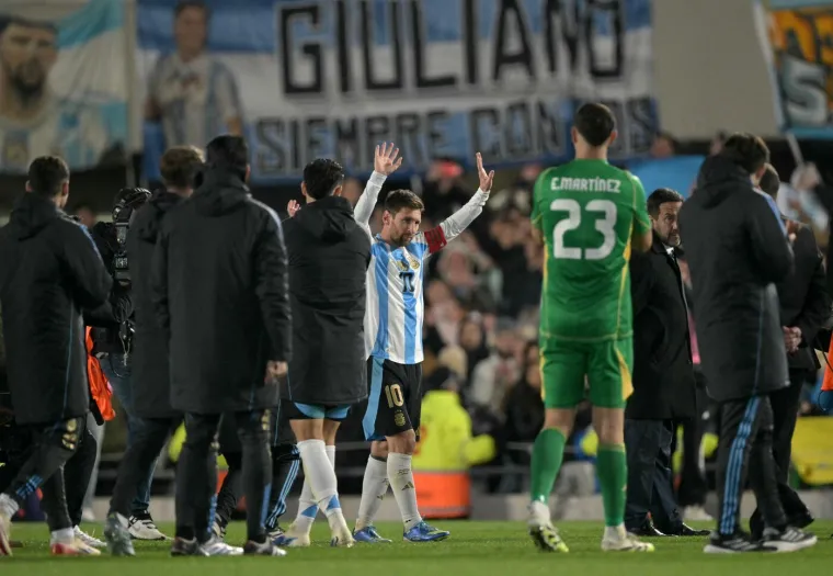 Fotografije za povijest: Messi pozdravio Argentinu, jasno se vidi i tko ga je ispratio s tribina