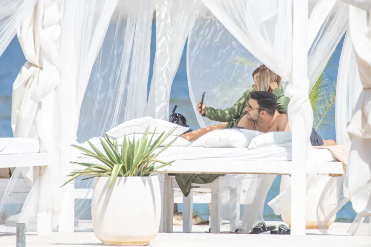 Prije četiri godine se mazili na dubrovačkoj plaži, a danas su u drugačijem odnosu