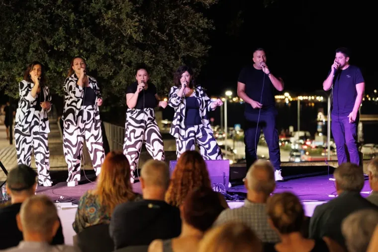 Golupčiće u Zadru te&scaron;ko je bilo ignorirati: Do uha zaljubljeni i zagrljeni nisu pro&scaron;li nezapaženo