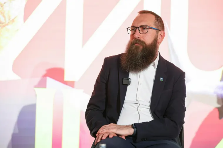 Što kažete, kako im stoji? Zavirite u galeriju koju smo posvetili istaknutom simbolu muževnosti