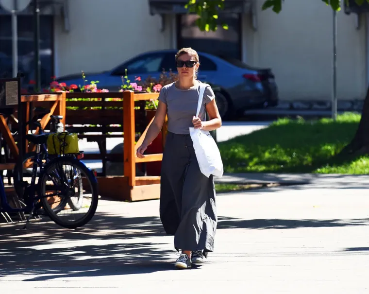 Zaustavile poglede, dah i promet: Tri zgodne dame pro&scaron;etale gradom i očarale Karlovčane