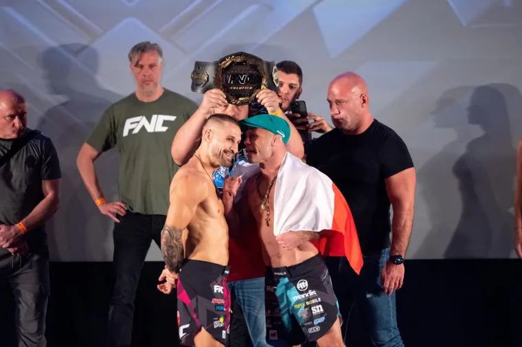 &Scaron;ahovnica na glavi, pola-pola zastava i klinč dva rivala! Spremni smo za &scaron;ou godine